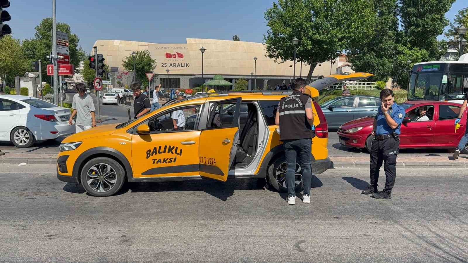 Gaziantep’te taksi durağı önünde bıçaklı kavga: 6 yaralı