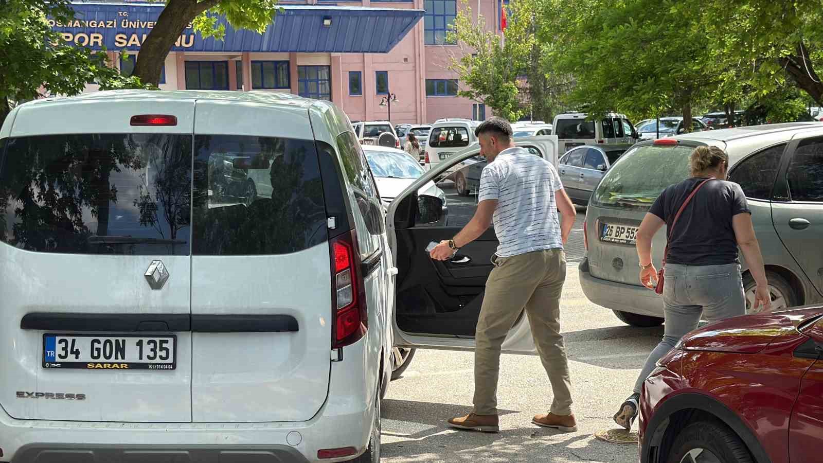 YKS’ye tanımadığı araçla yetişen de oldu, saniyelerle kaçıranlar da
