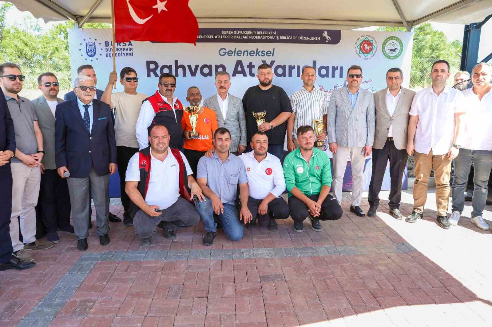 Bursa’da Rahvan At Yarışları nefes kesti