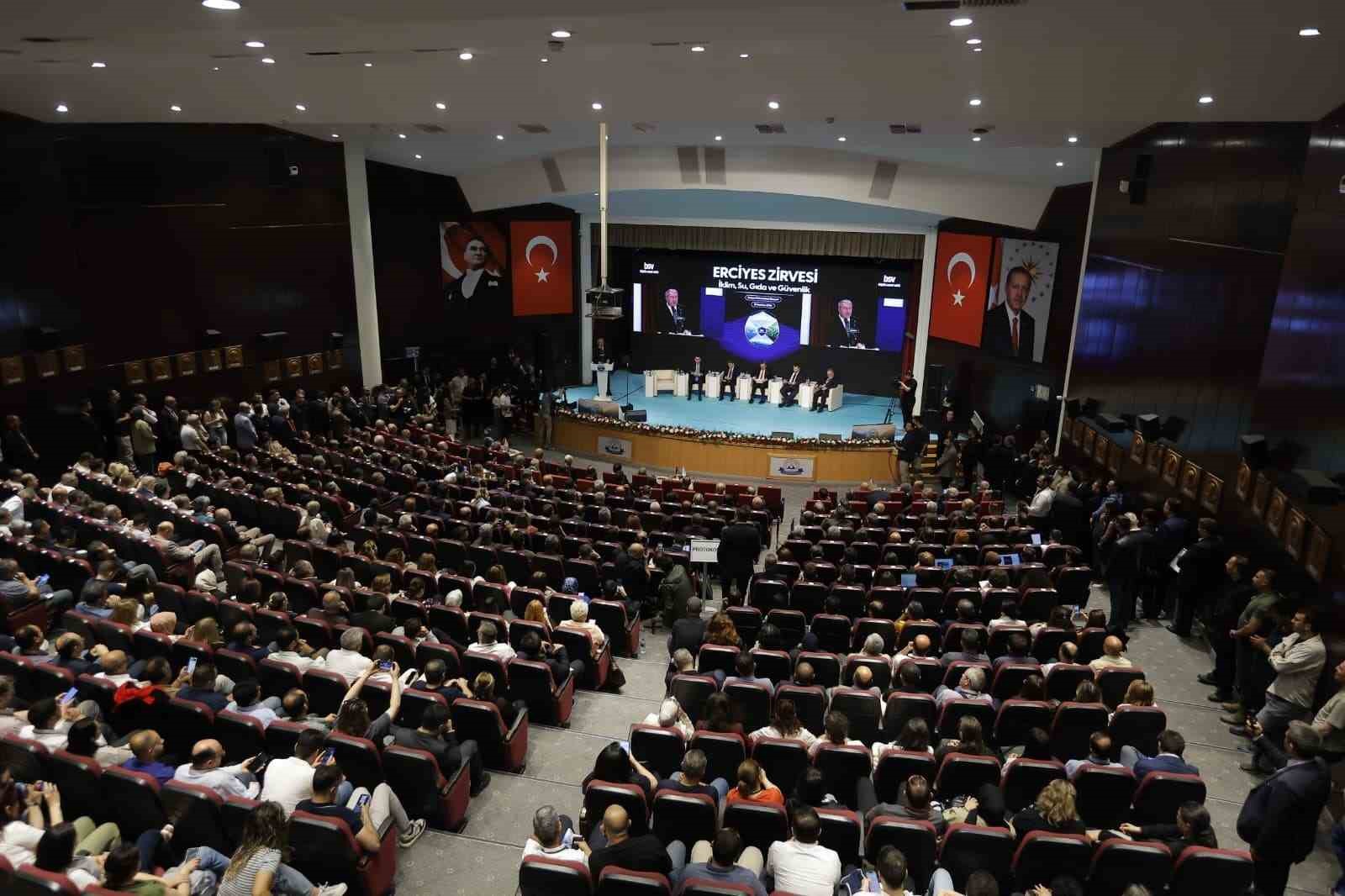 Erciyes Zirvesi-1 Kayseri’de yoğun katılımla gerçekleştirildi