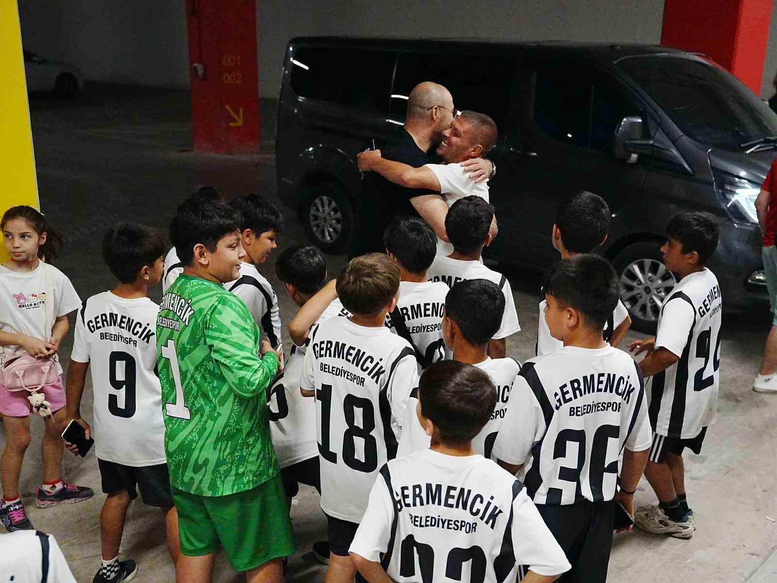 Başkan Zencirci’den Germencikli genç futbolculara anlamlı jest