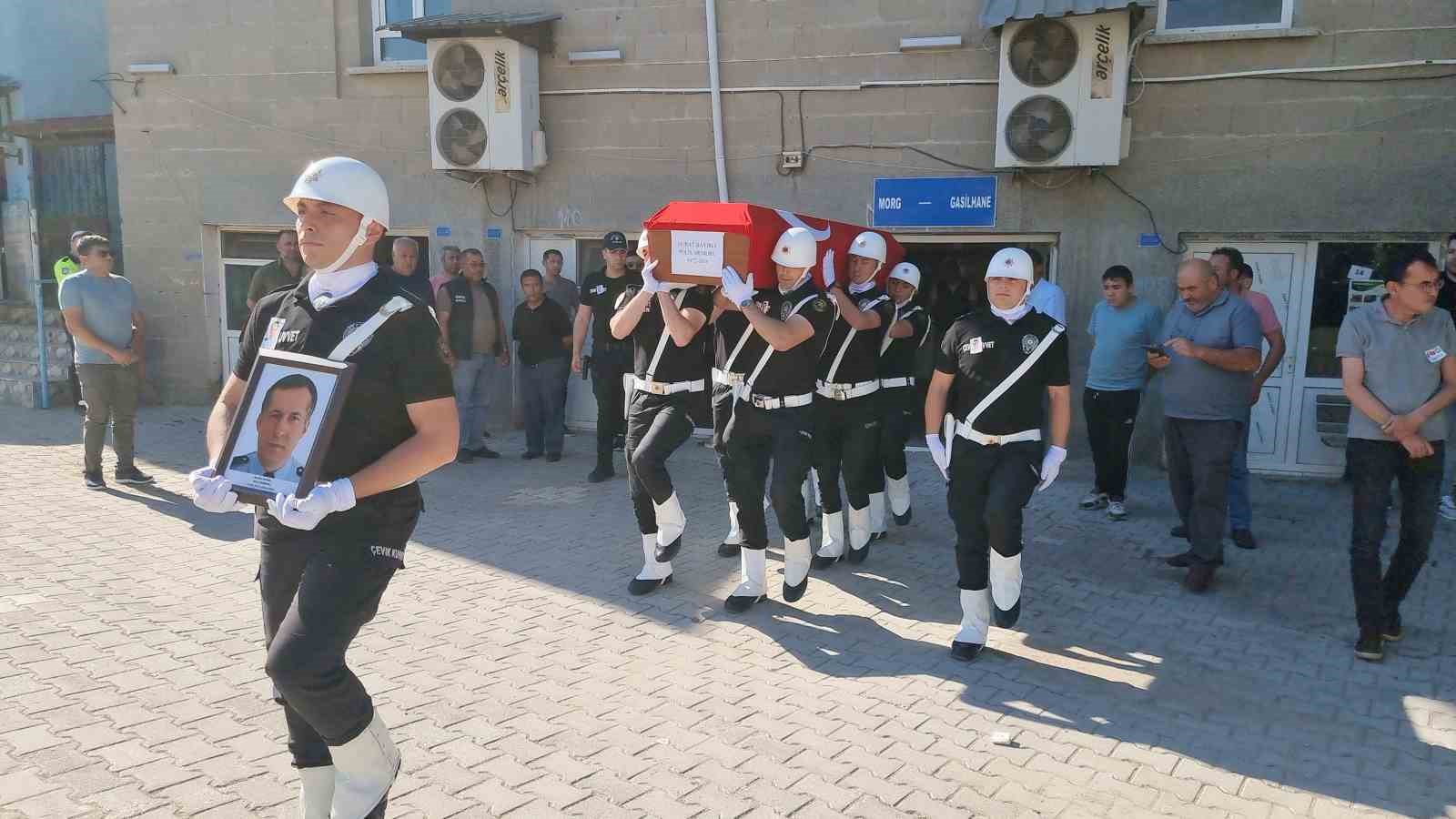 Görev başında hayatını kaybeden polis memuru son yolculuğuna uğurlandı