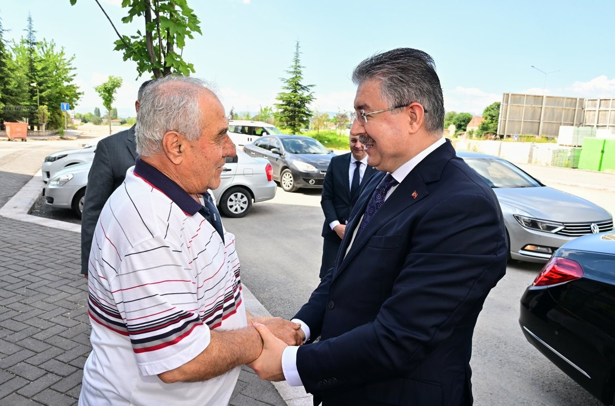 Vali Yılmaz, Babalar Günü’nde şehit ailesini ziyaret etti