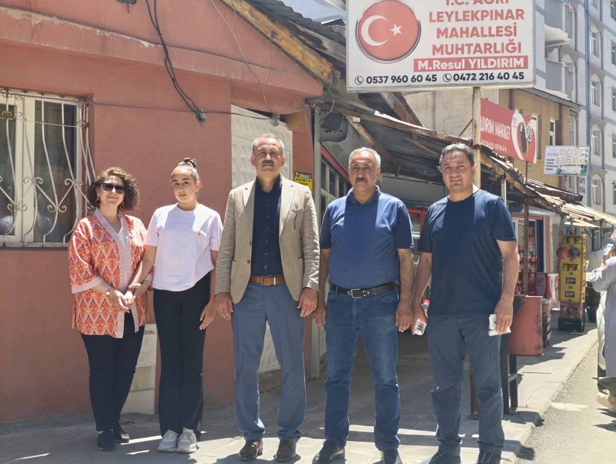 Ağrı Valisi Önder Bozkurt’tan yangında zarar gören aileye destek