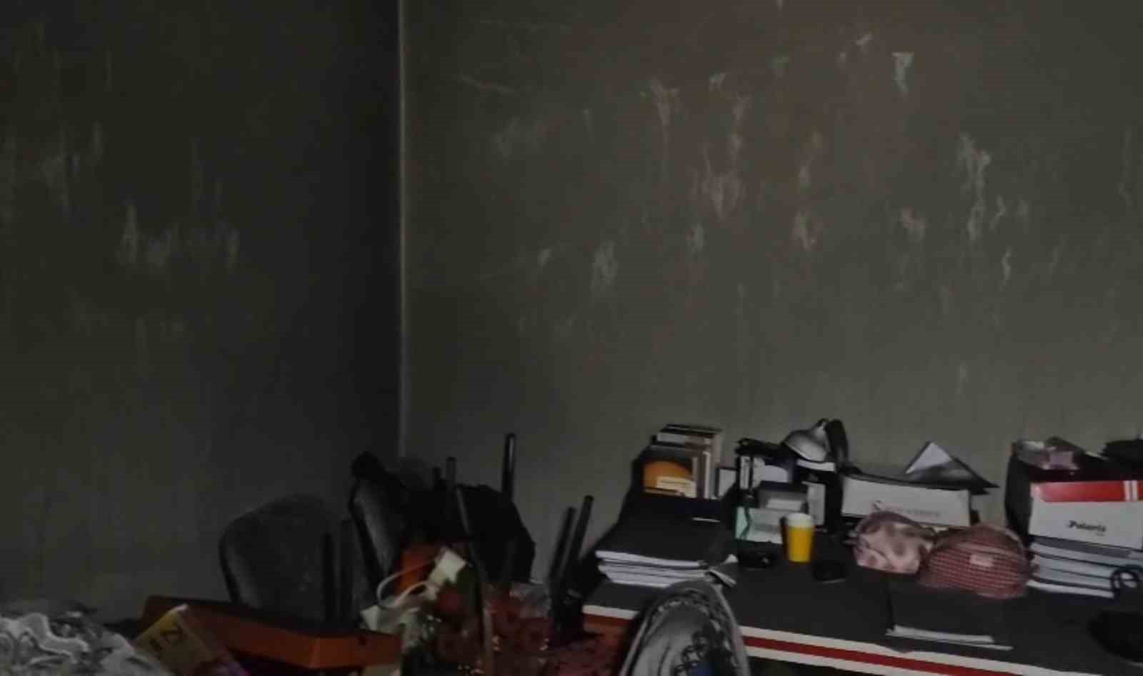Ağrı Valisi Önder Bozkurt’tan yangında zarar gören aileye destek