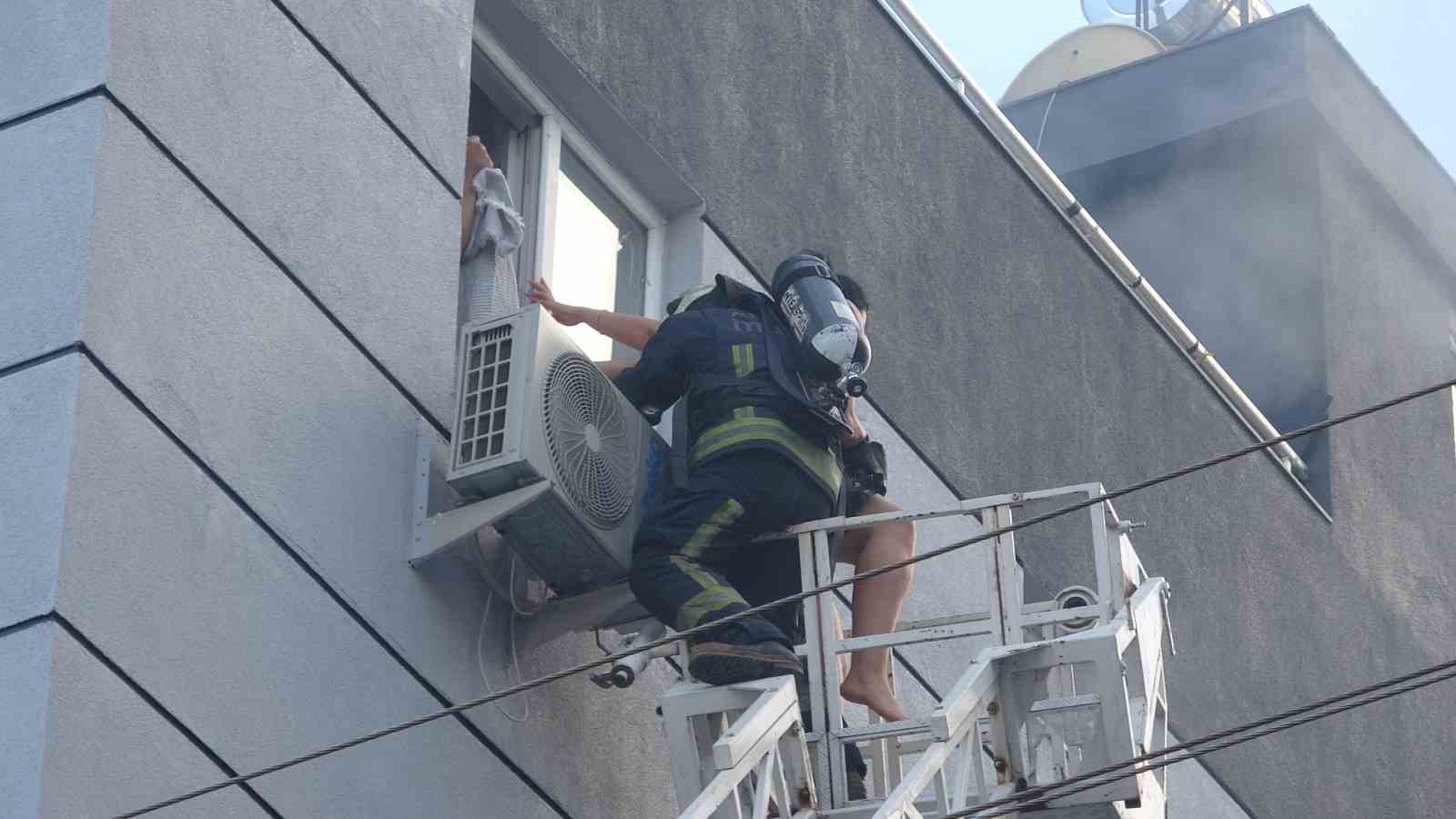 Antalya’da 1 ay önce taşındıkları daire yangında küle döndü