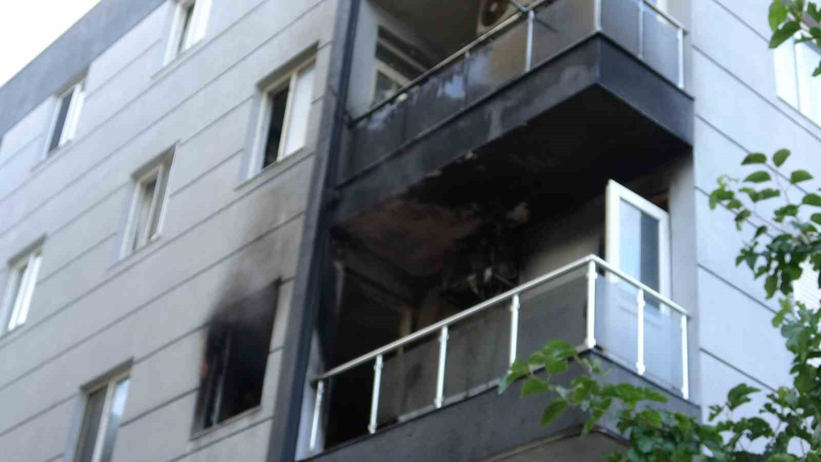 Antalya’da 1 ay önce taşındıkları daire yangında küle döndü