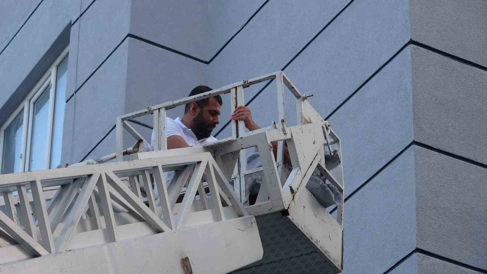 Antalya’da 1 ay önce taşındıkları daire yangında küle döndü