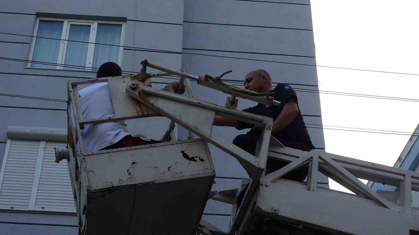 Antalya’da 1 ay önce taşındıkları daire yangında küle döndü