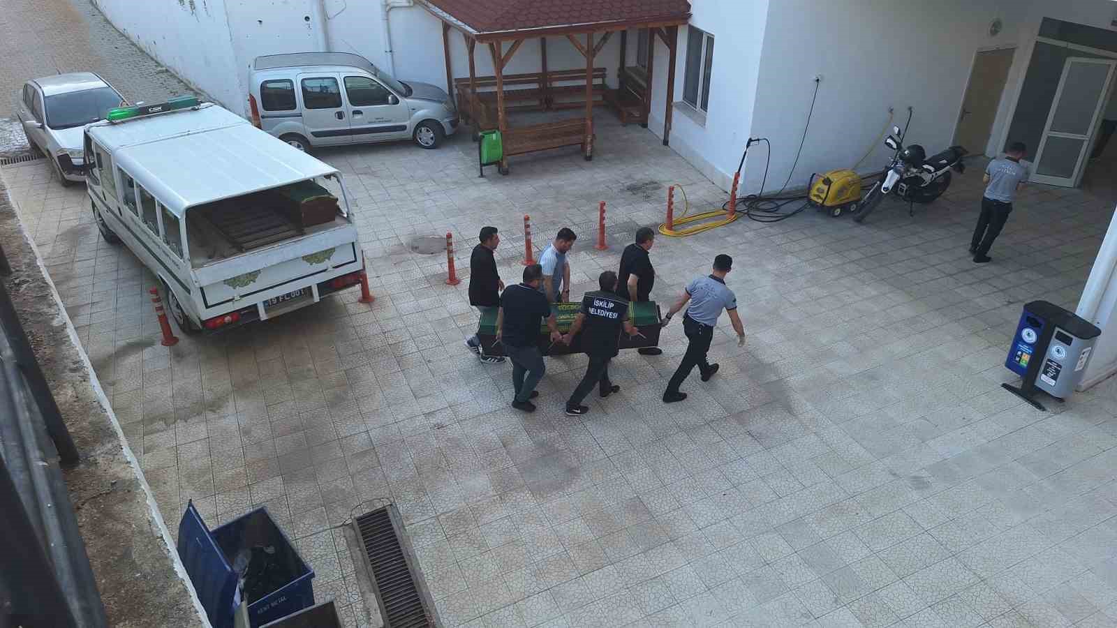Çorum’da kamyonla çarpışan motosikletin sürücüsü hayatını kaybetti