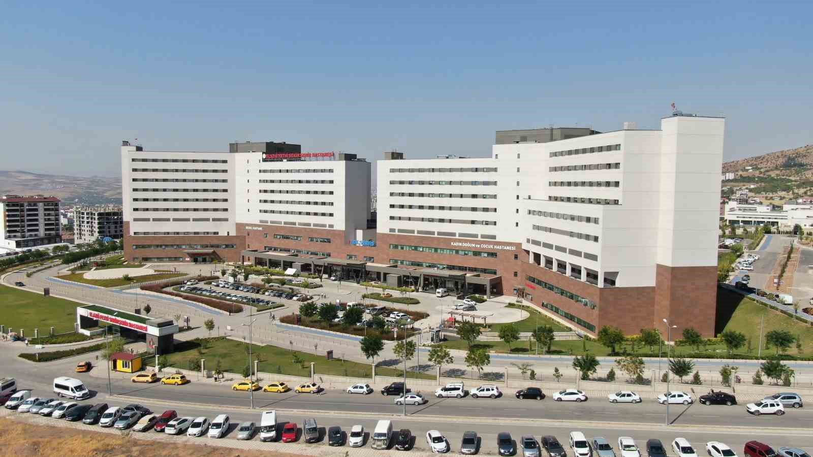 Elazığ’da 3. kattan düşen 4 yaşındaki çocuk ağır yaralandı