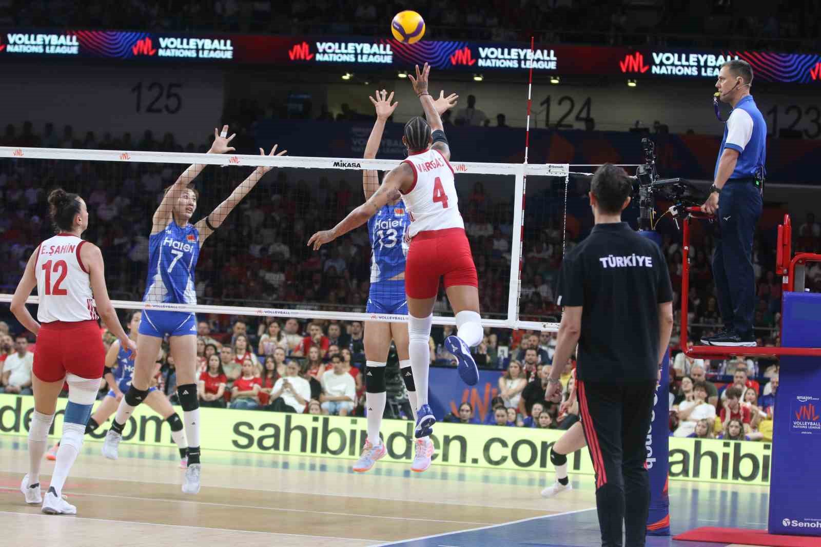 A Milli Kadın Voleybol Takımı, Çin’i 3-2 mağlup etti