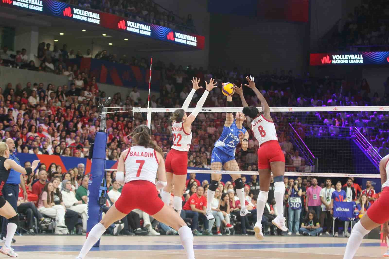 A Milli Kadın Voleybol Takımı, Çin’i 3-2 mağlup etti