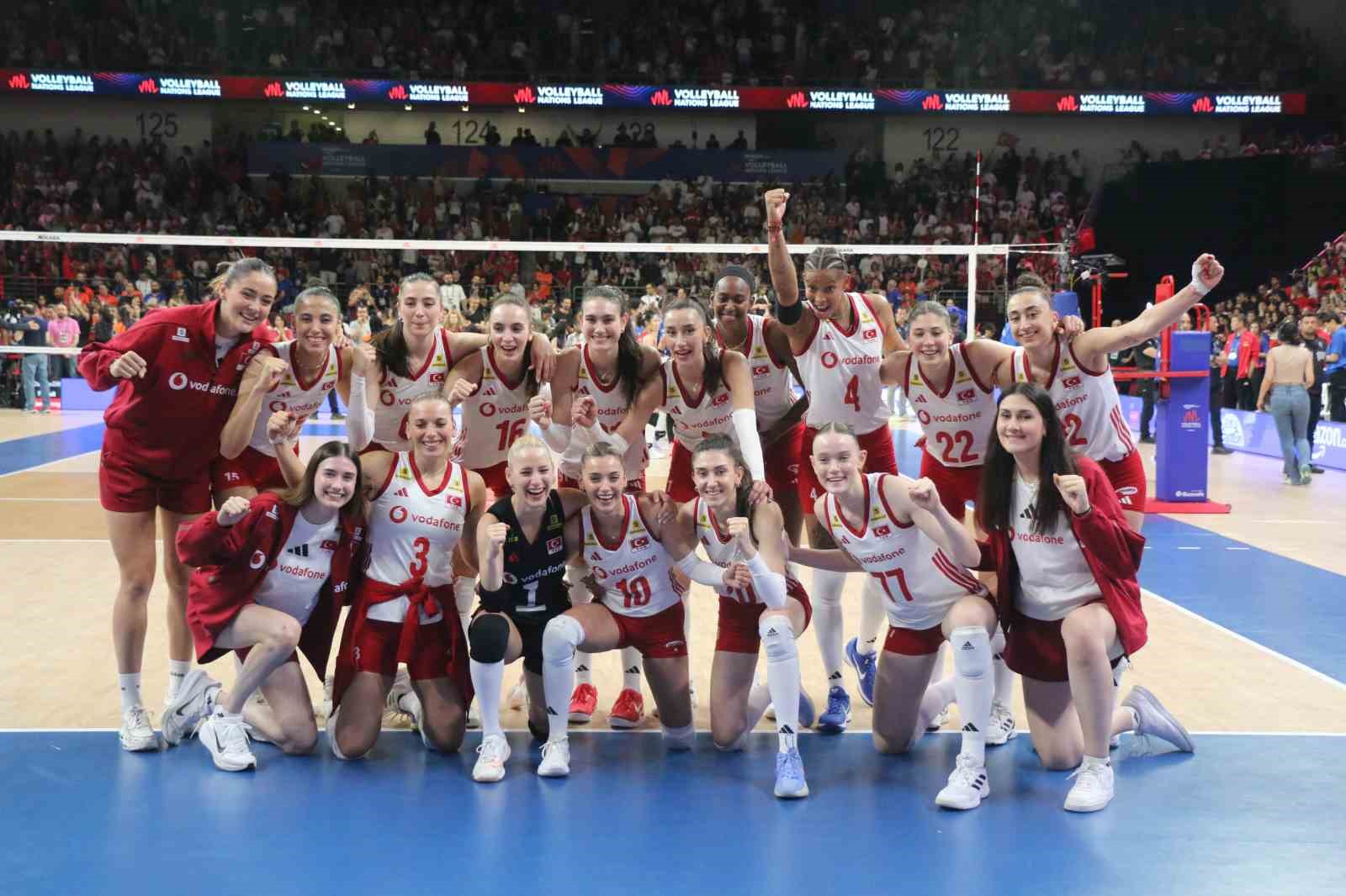 A Milli Kadın Voleybol Takımı, Çin’i 3-2 mağlup etti