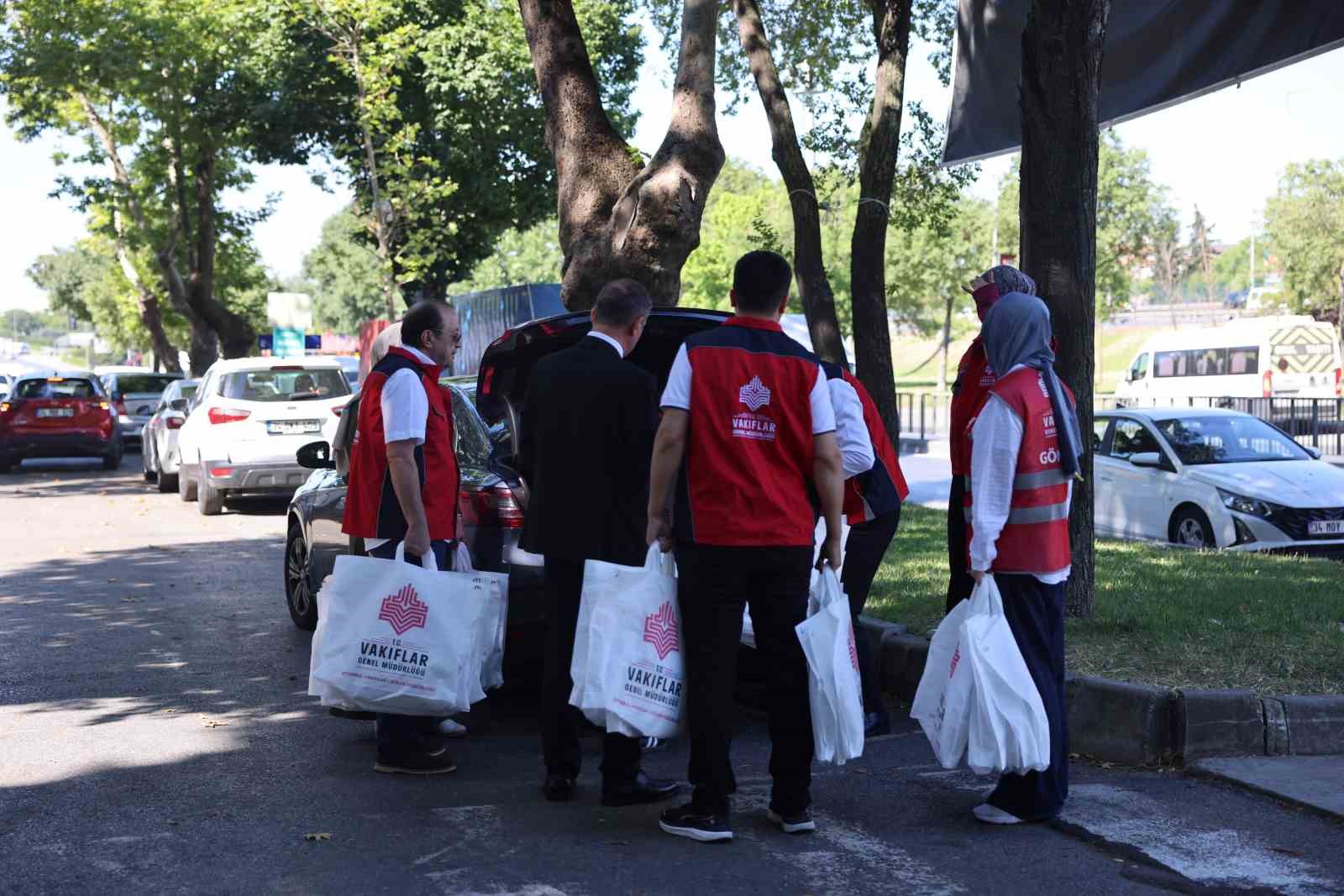 Vakıflar 1. Bölge Müdürlüğü’nden Darülaceze’ye Babalar Günü ziyareti