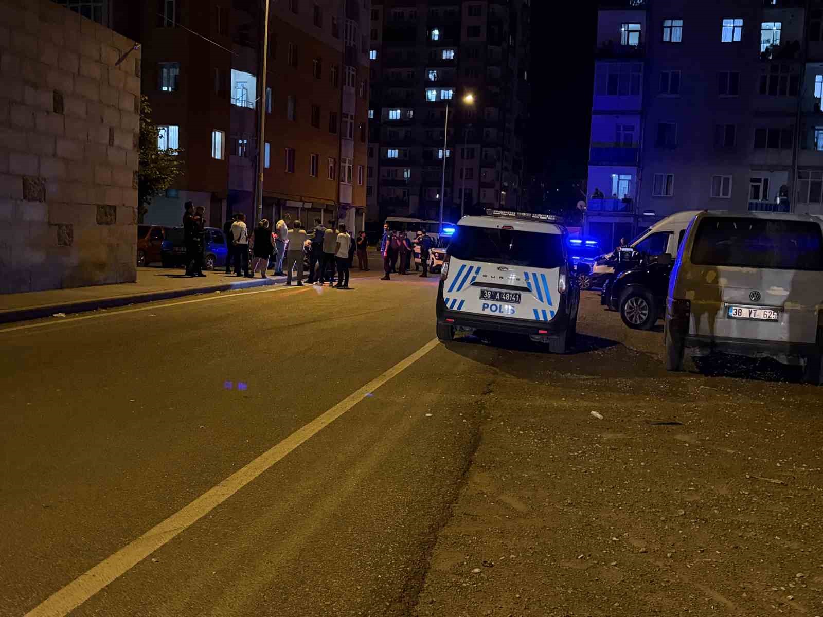 ‘Torpil patlatma’ kavgasında sopa ve satır kullanıldı: 3 yaralı