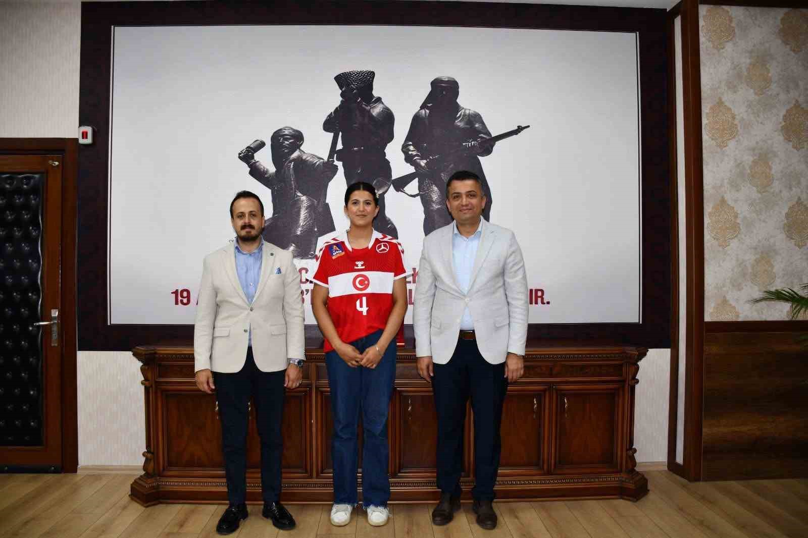Dörtyollu Sena, hentbol milli takımında memleketini temsil edecek