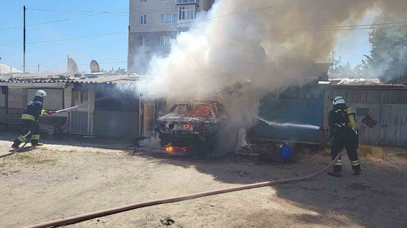 Tekirdağ’da otomobil ve garaj küle döndü