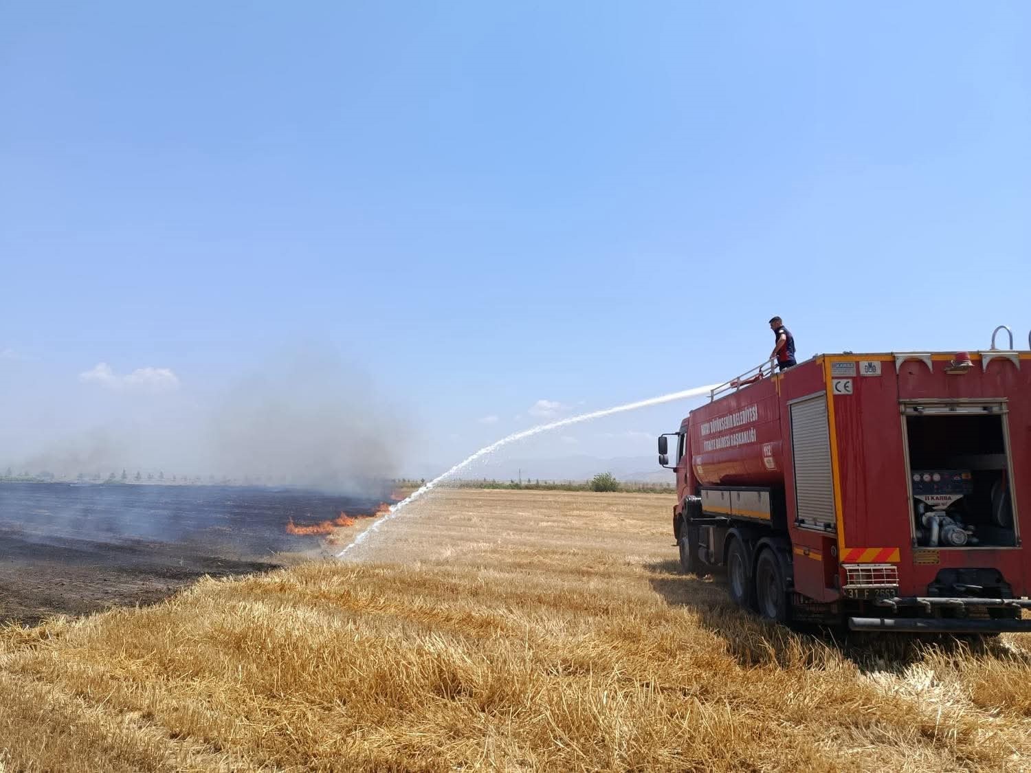 Kırıkhan’da anız yangını yaşandı