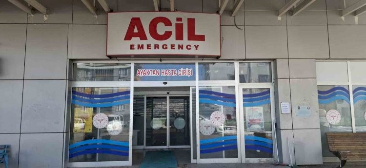 Park halindeki otomobile çarpan çocuk yaralandı