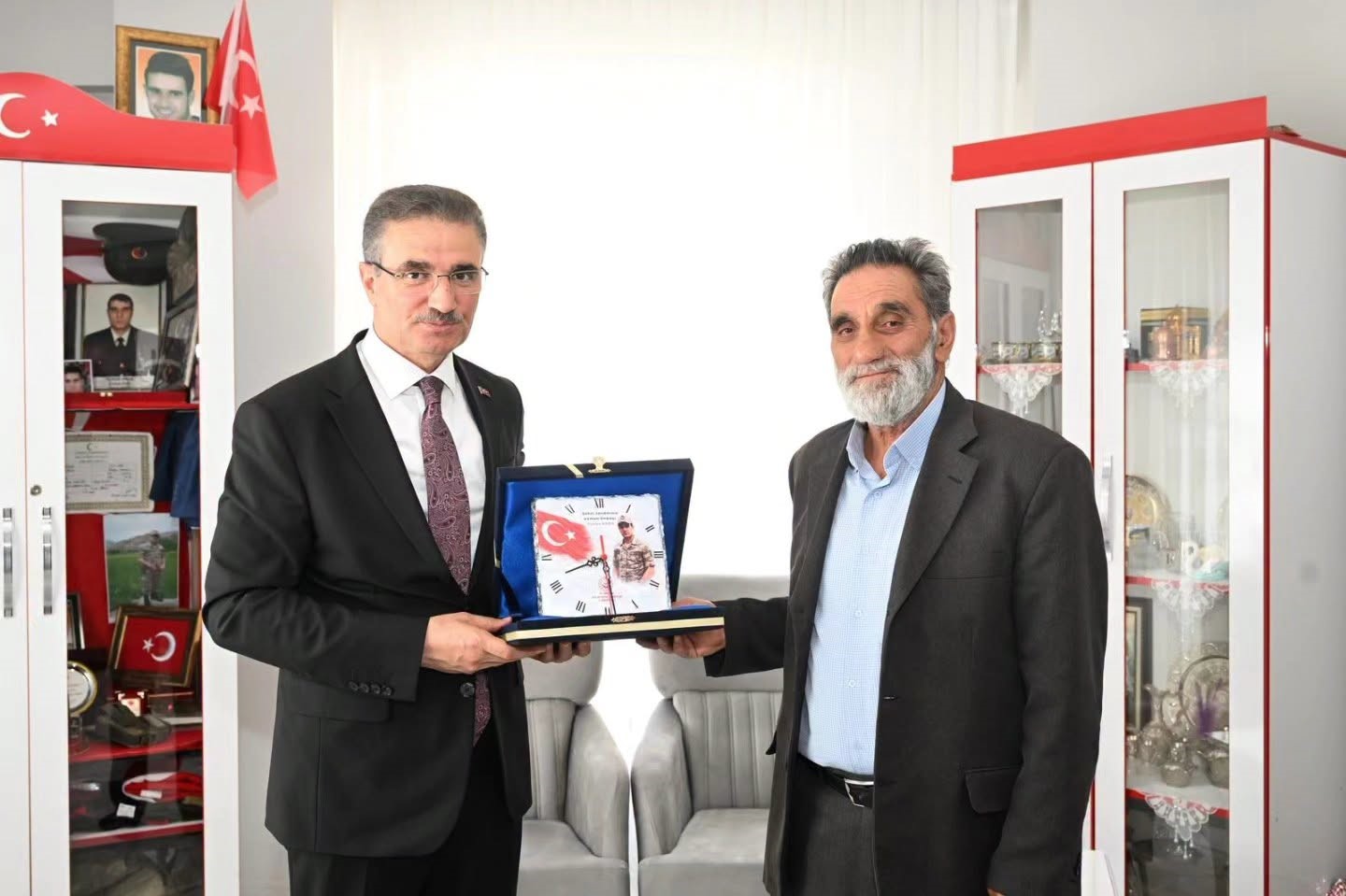 Vali Baruş’tan şehit ailelerine anlamlı ziyaret