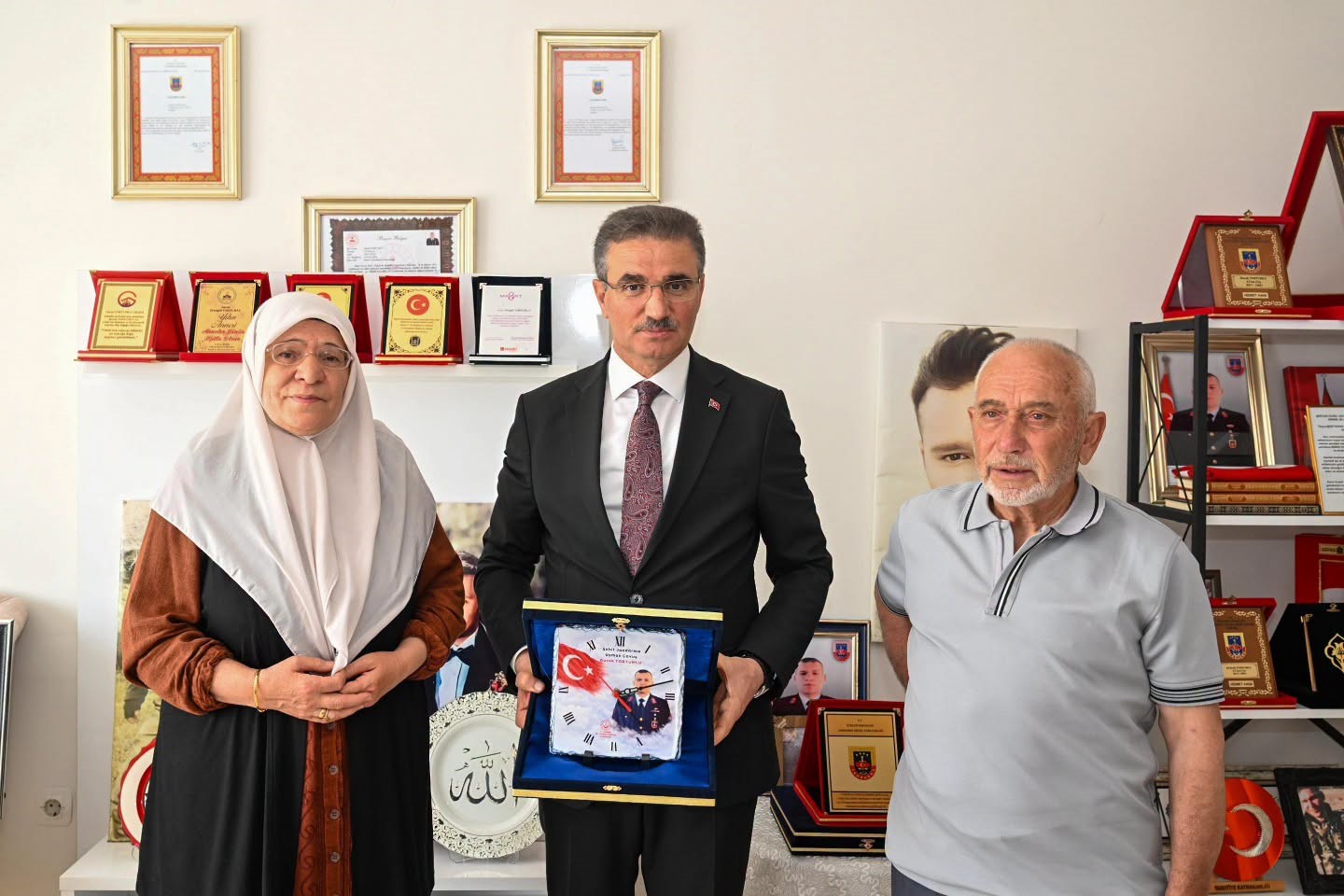 Vali Baruş’tan şehit ailelerine anlamlı ziyaret