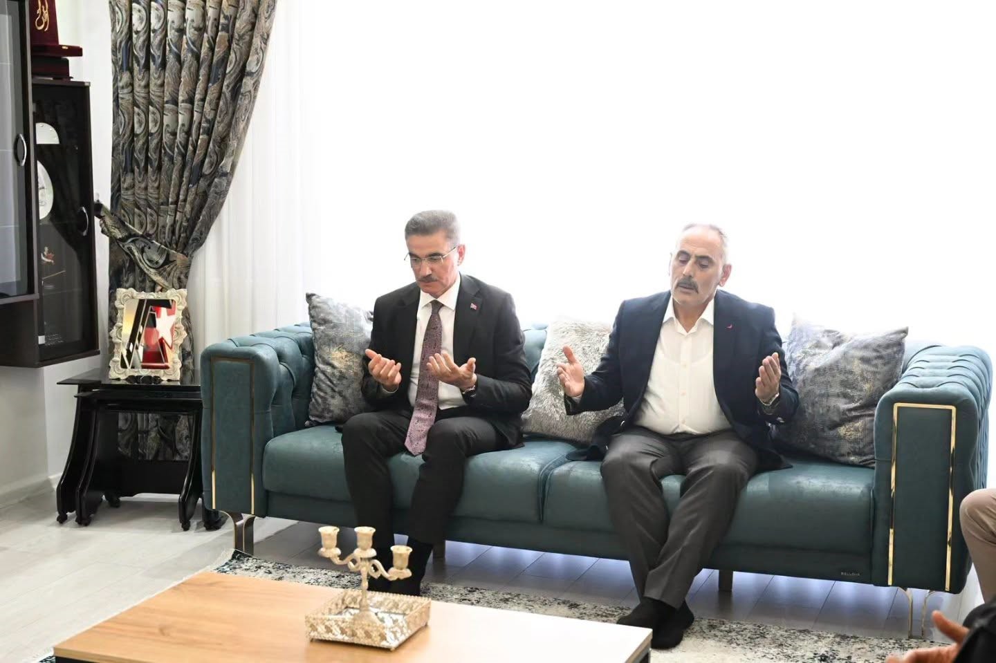 Vali Baruş’tan şehit ailelerine anlamlı ziyaret