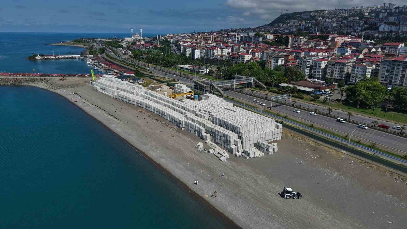 Görenler Çin Seddine benzetti