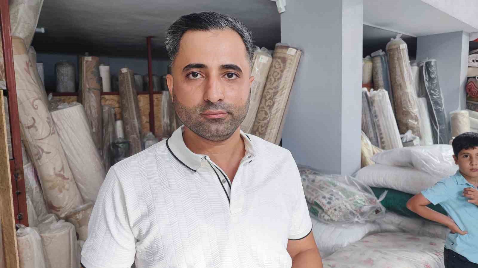 Battaniyenin içinden çıkan para ve cüzdanları teslim etti, yaşlı kadın poşeti sordu