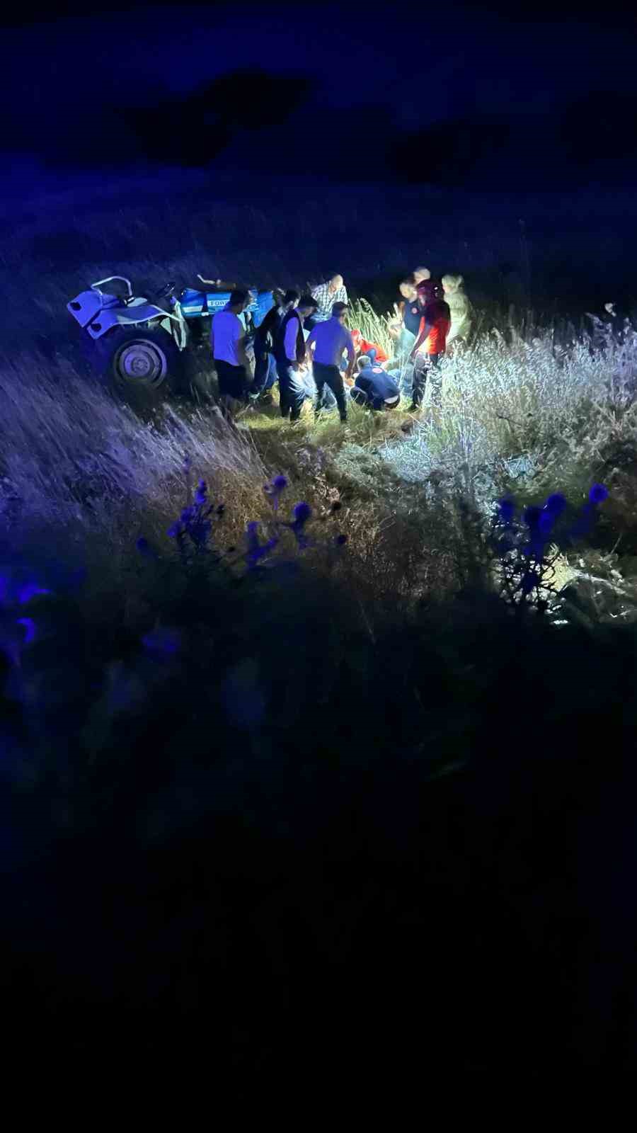 Balıkesir’de traktör yoldan çıktı: 3 yaralı