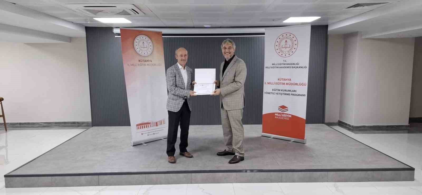 Kütahya’da Eğitim Kurumları Yönetici Yetiştirme Programı tamamlandı