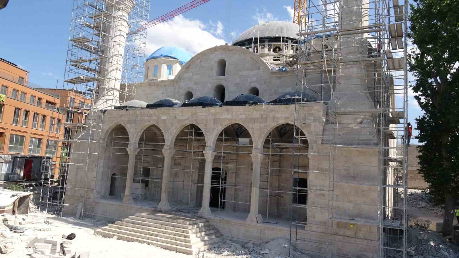 Depremde yıkılan Malatya’nın simgesi Yeni Cami’de restorasyonda sona yaklaşıldı