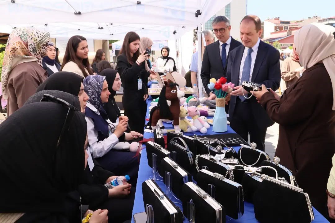 Bayburt’ta okulların örnek çalışmaları sergilendi