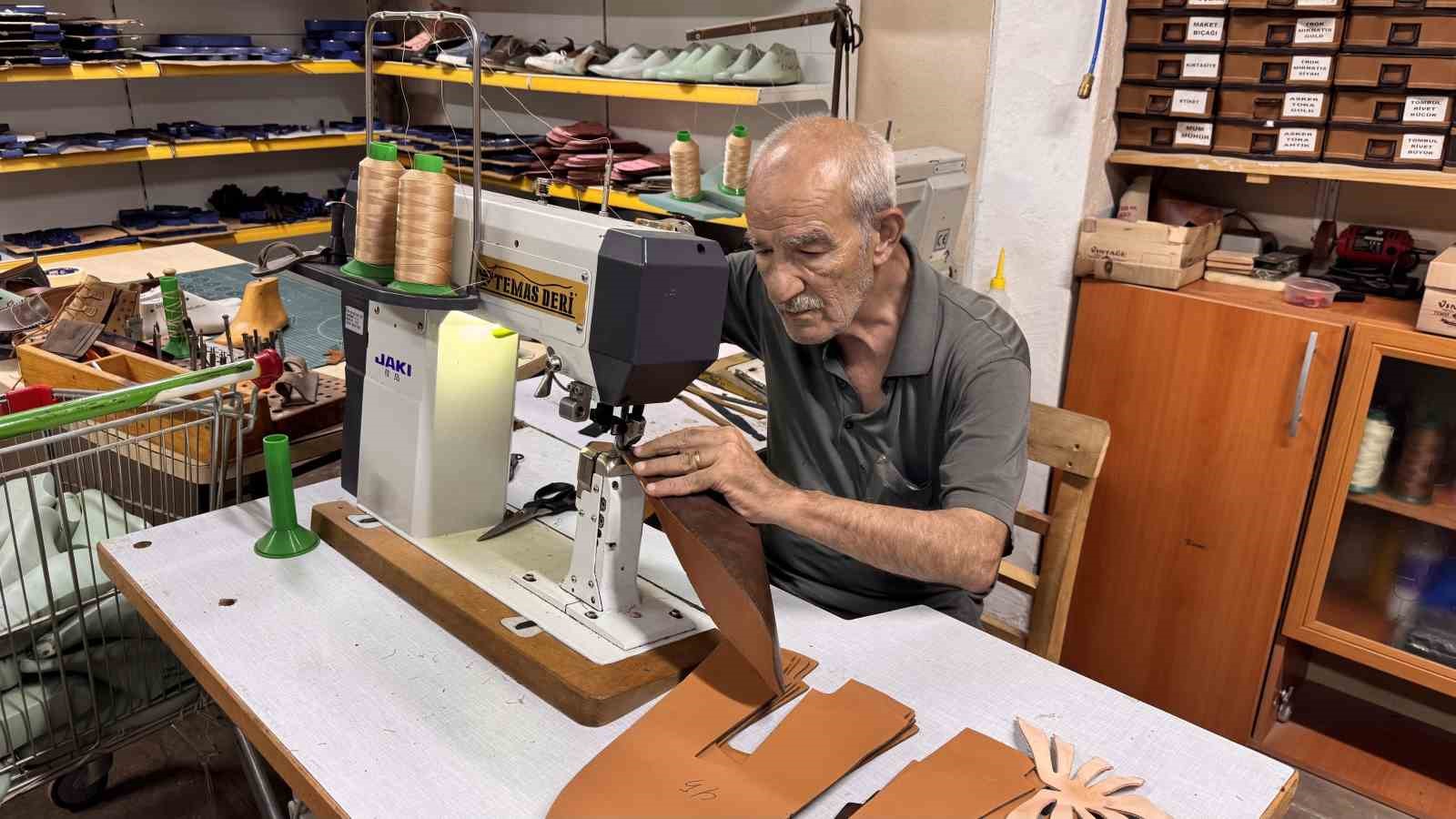 Bir meslek daha yok oluyor, çırak bulunamayan kunduracılıkta son dönemlerini yaşıyor