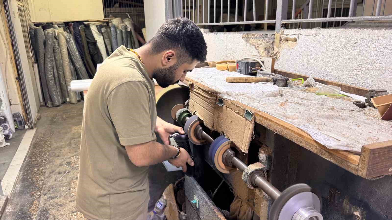 Bir meslek daha yok oluyor, çırak bulunamayan kunduracılıkta son dönemlerini yaşıyor