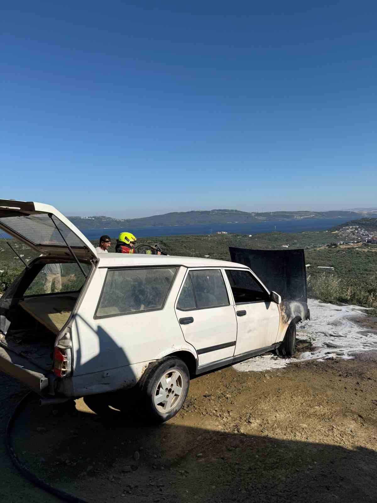 Erdek’te korkutan araç yangını