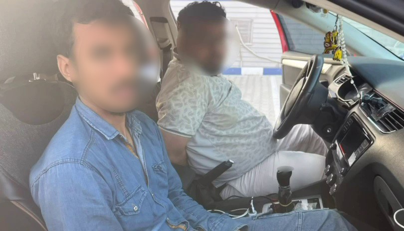 Taksiyle göçmen kaçıran insan tacirleri polisten kaçamadılar