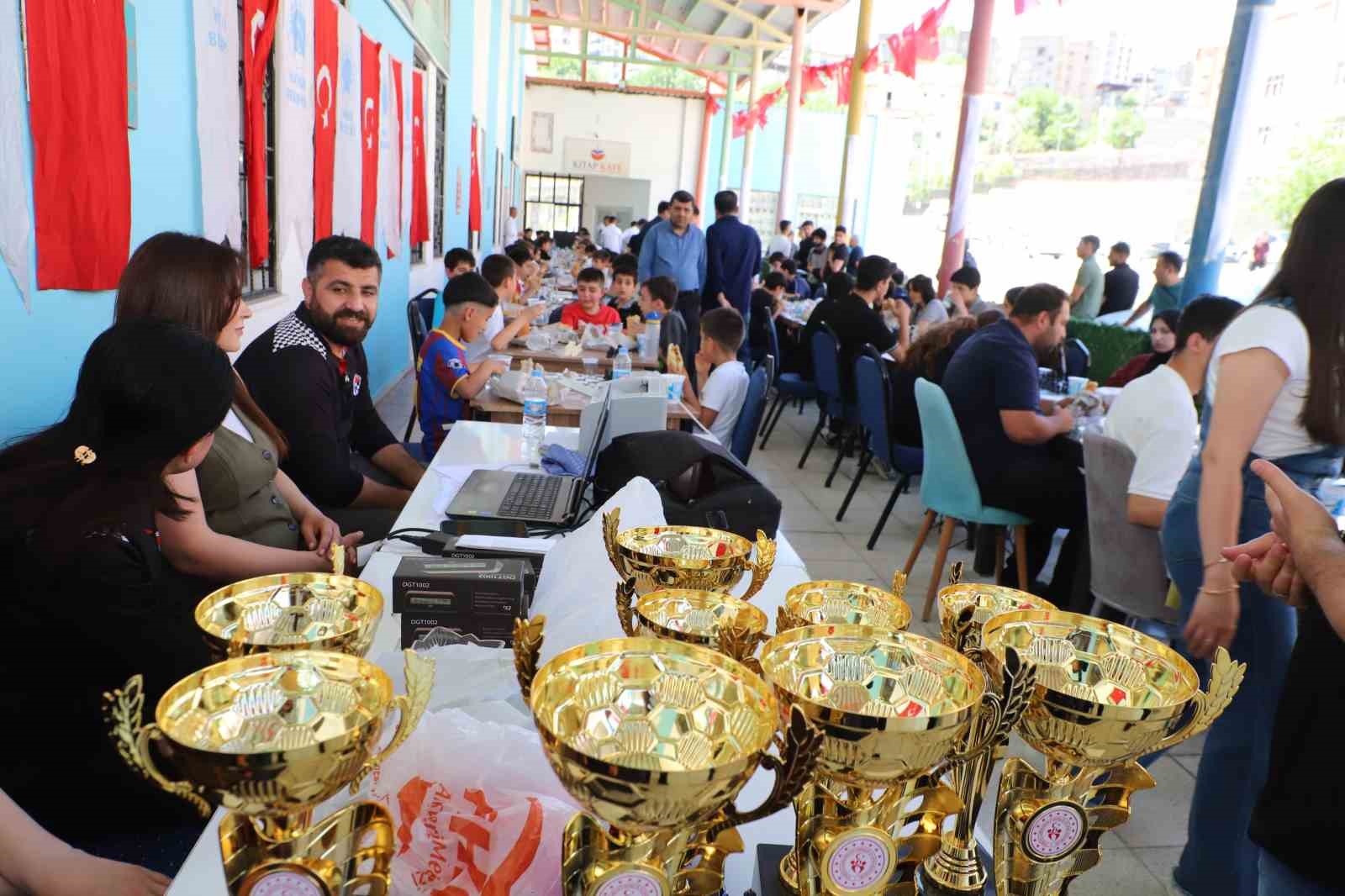 Hakkâri’de 120 sporcunun katıldığı satranç turnuvası sona erdi