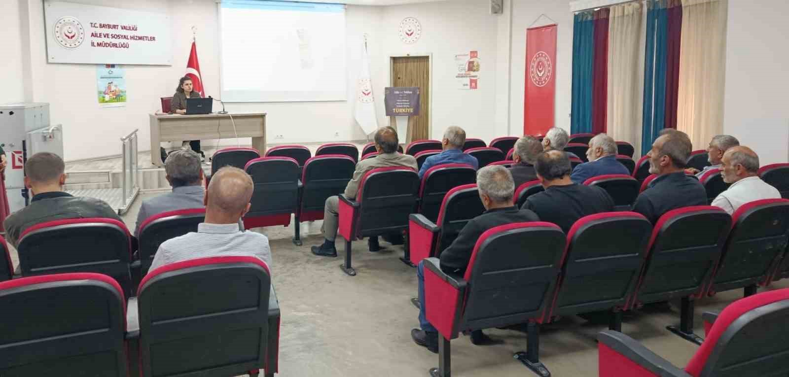 Bayburt’ta muhtarlara sosyal hizmetler anlatıldı