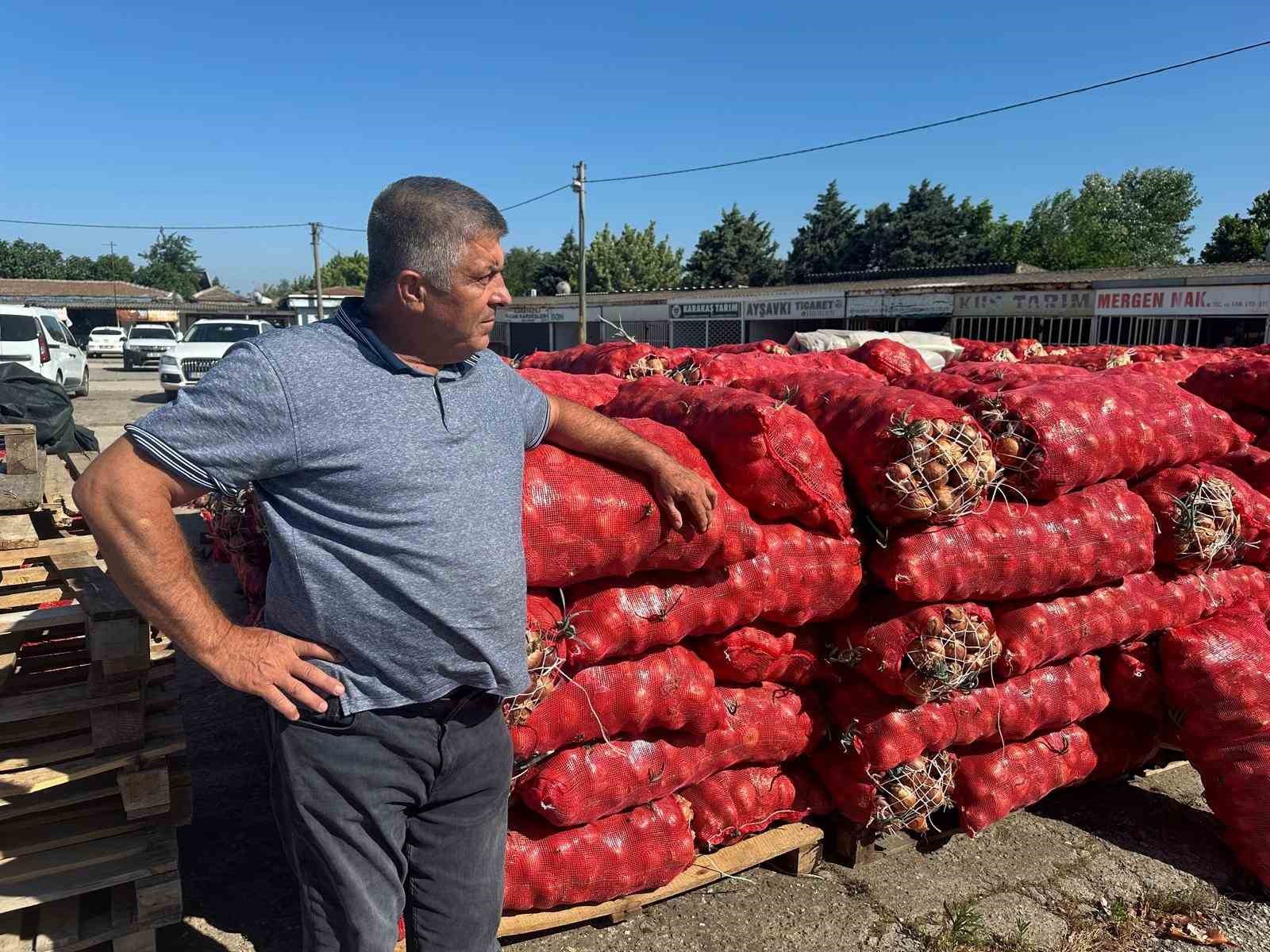 Kuru soğan çiftçinin yüzünü güldürdü