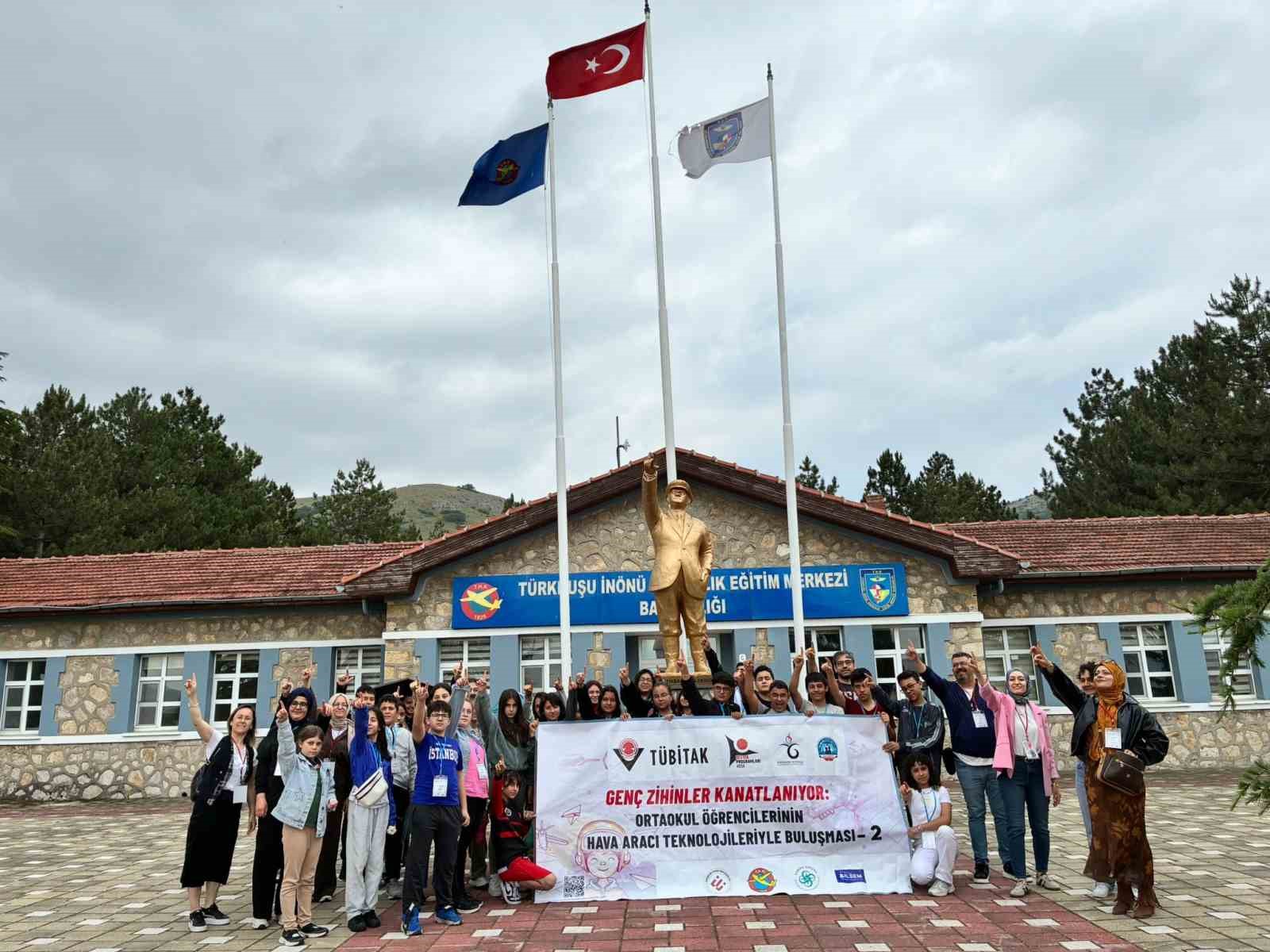 Genç zihinler kanatlanıyor: Ortaokul öğrencileri hava aracı teknolojileriyle buluştu