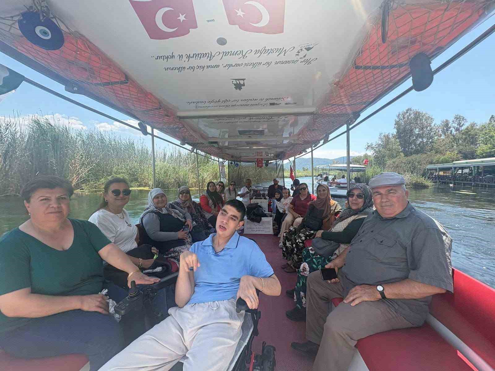 Germencik Belediyesi’nden engelli bireyler ve ailelerine moral gezisi