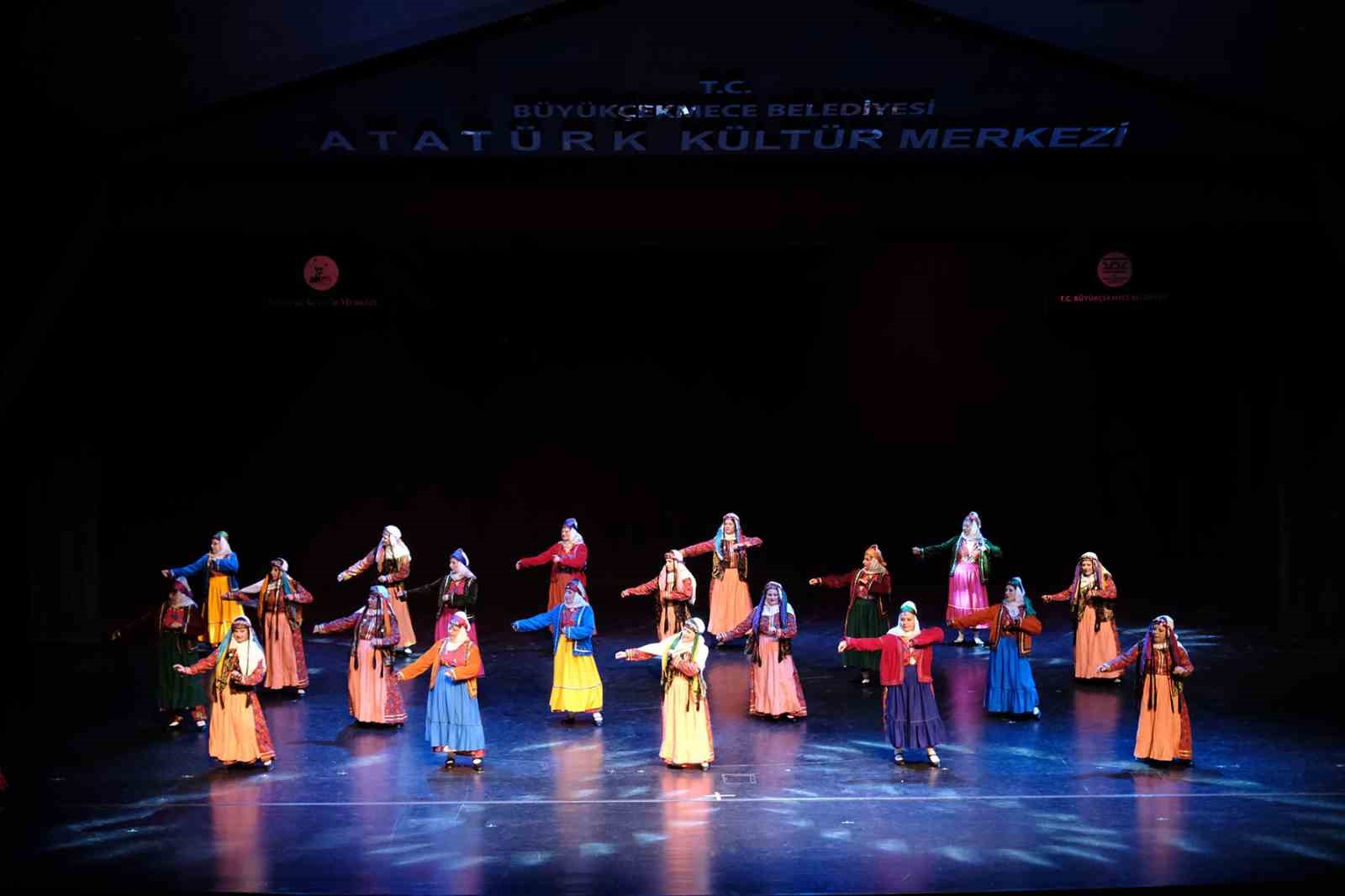 Altınköprü Halk Dansları Topluluğu kültürel bir şölene imza attı