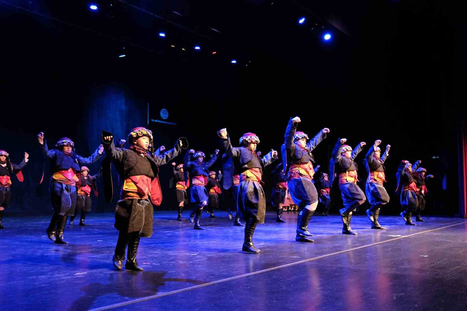 Altınköprü Halk Dansları Topluluğu kültürel bir şölene imza attı