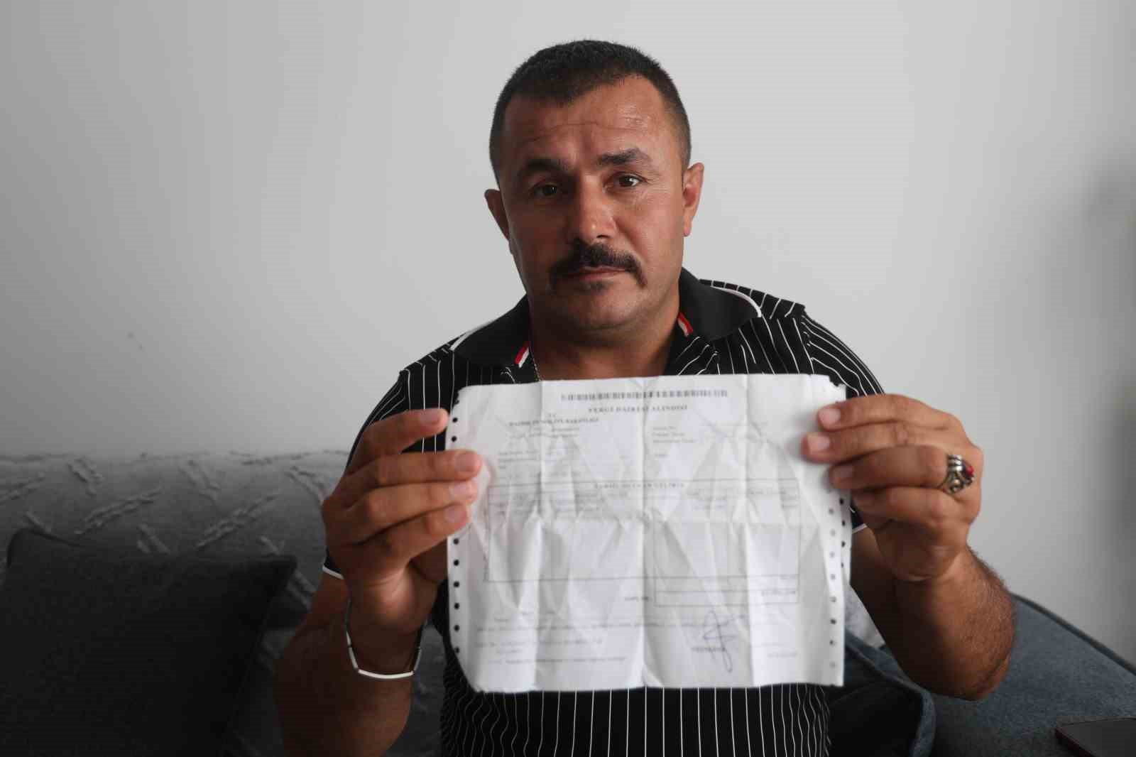 Depremde yaşadığı isim karışıklığıyla sistemde ölü olarak gözüken adam: "Trafik cezasına gelince yaşıyorum ama bazı şeylere gelince ölüyorum"