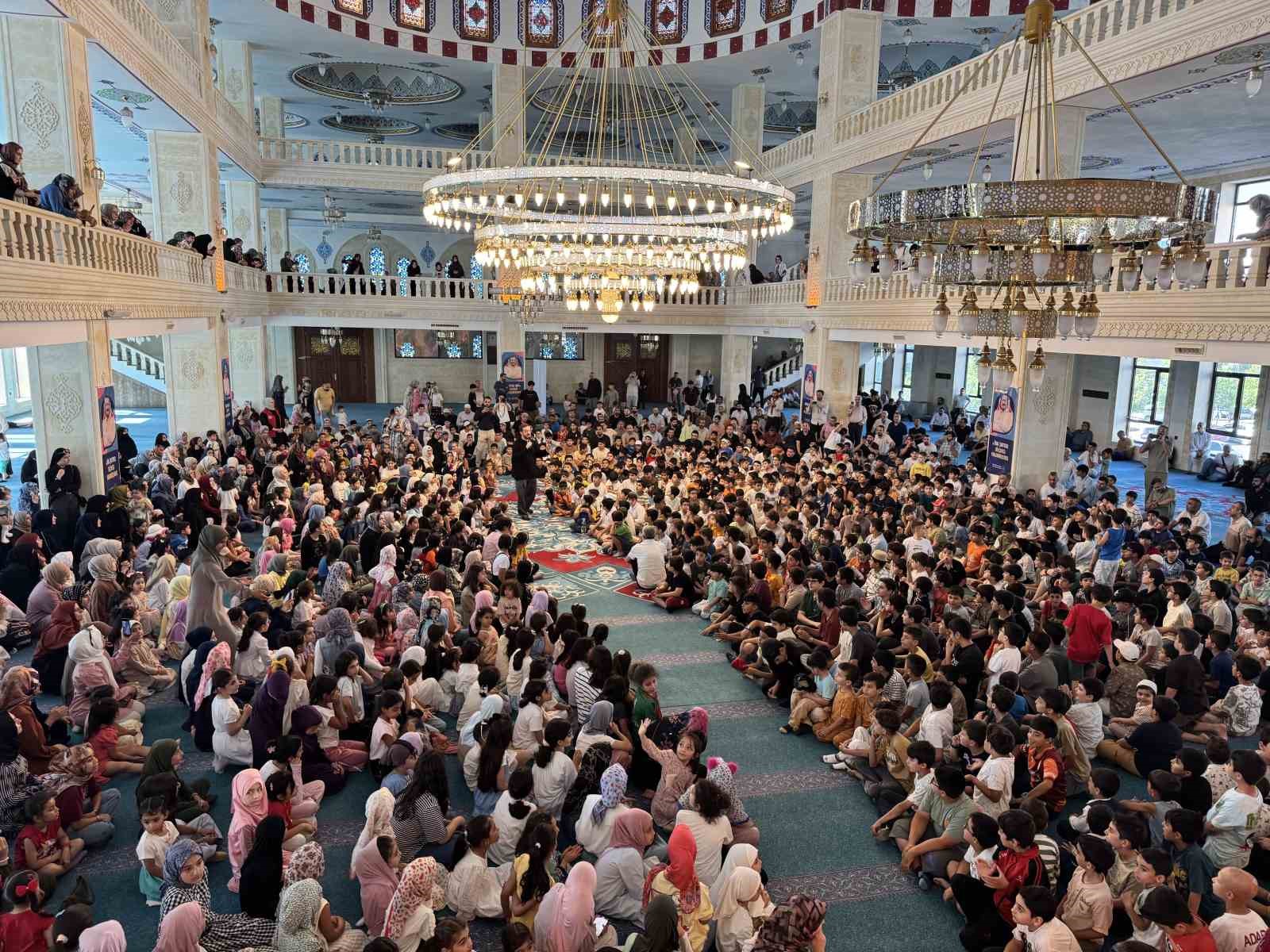 ’Sertaç abi’ Diyarbakır’da çocuklarla buluştu