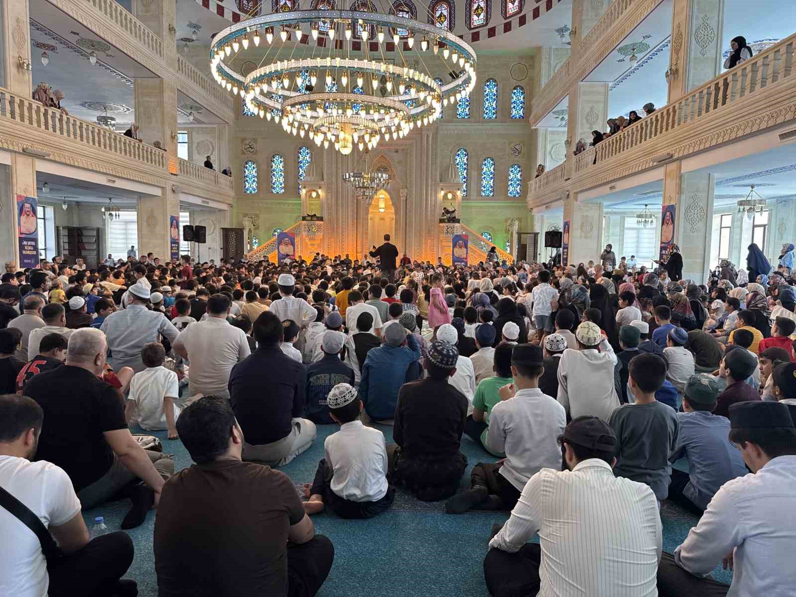 ’Sertaç abi’ Diyarbakır’da çocuklarla buluştu