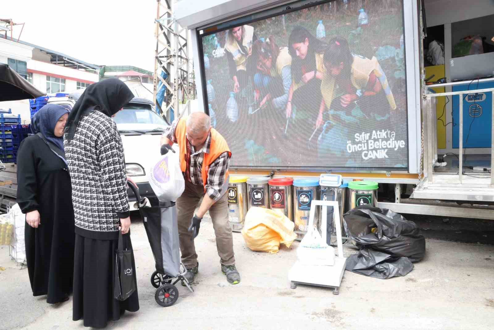 Canik’te atıklar dönüşüyor, aile bütçesine destek oluyor