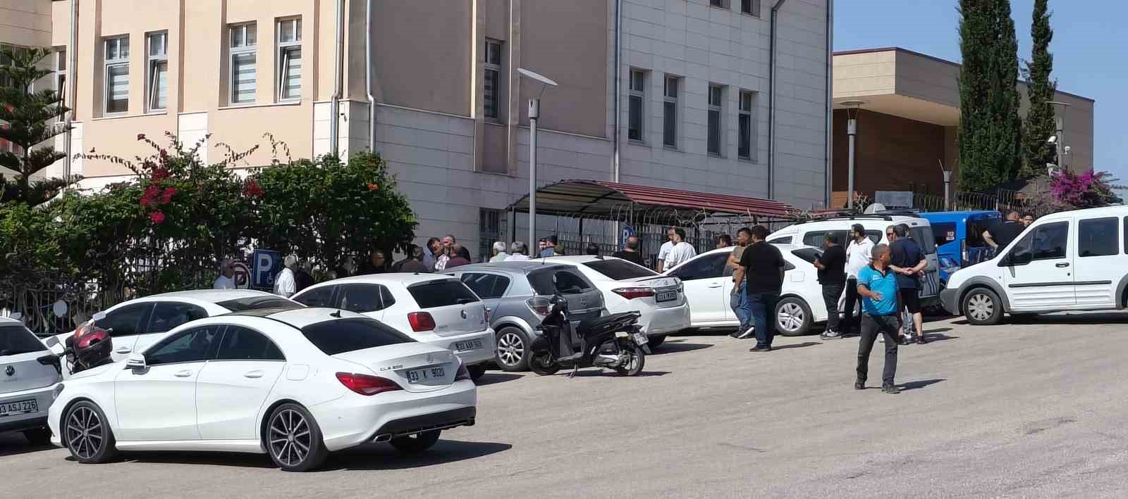 Silifke Belediyesi’ne yönelik operasyonda gözaltına alınan 19 şüpheli adliyeye sevk edildi