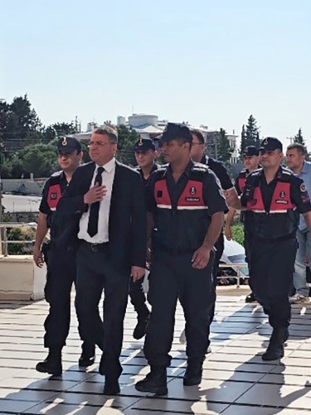 Silifke Belediyesi’ne yönelik operasyonda gözaltına alınan 19 şüpheli adliyeye sevk edildi